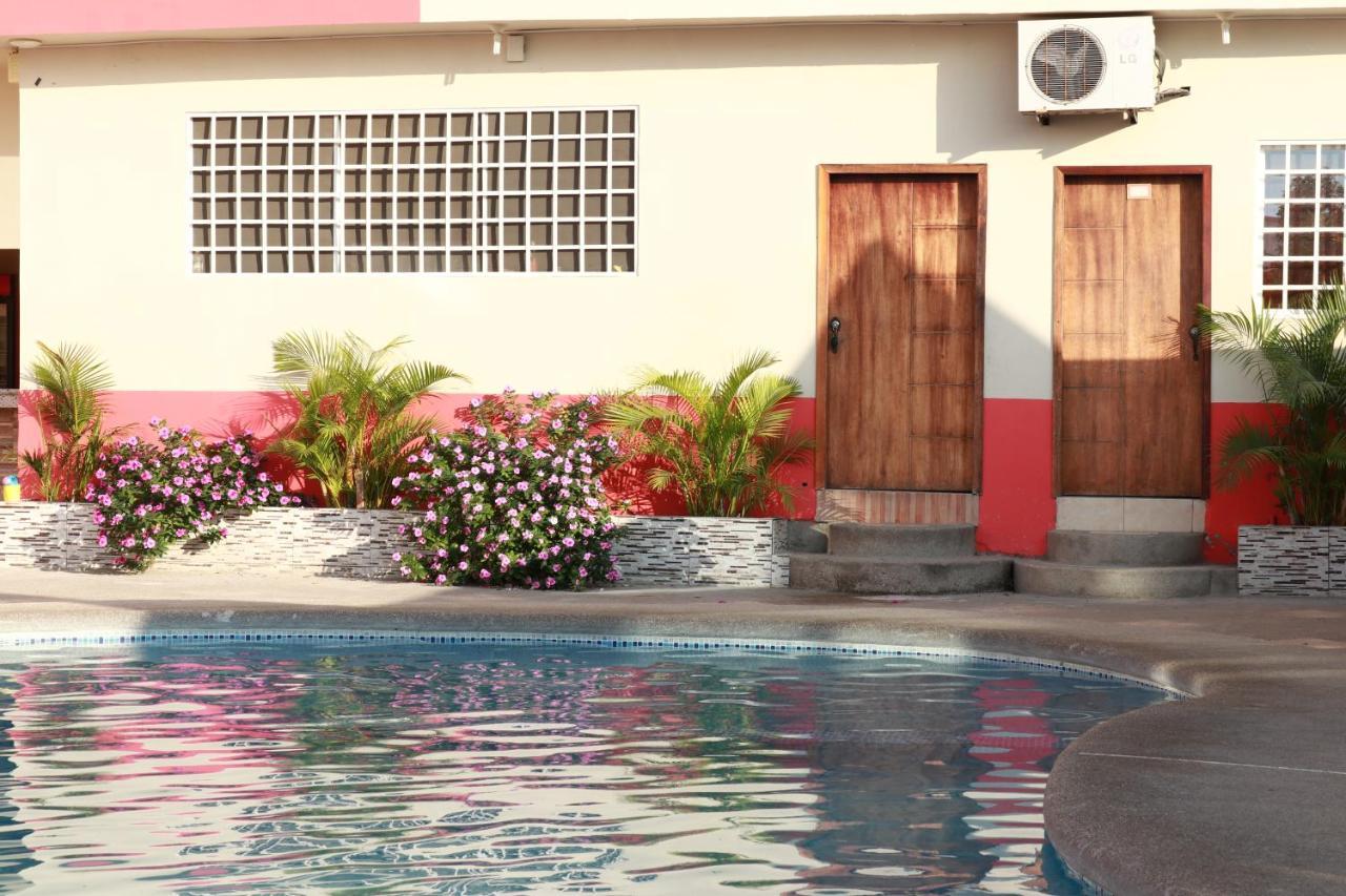Hotel Pikeiro Blue Manta Luaran gambar