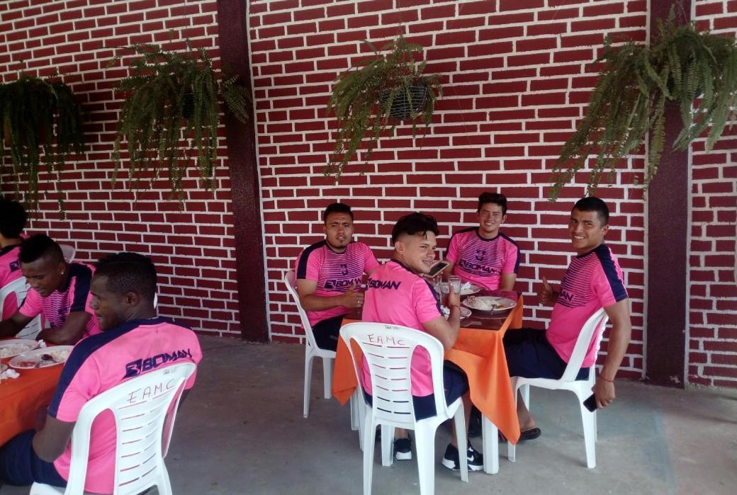 Hotel Pikeiro Blue Manta Luaran gambar